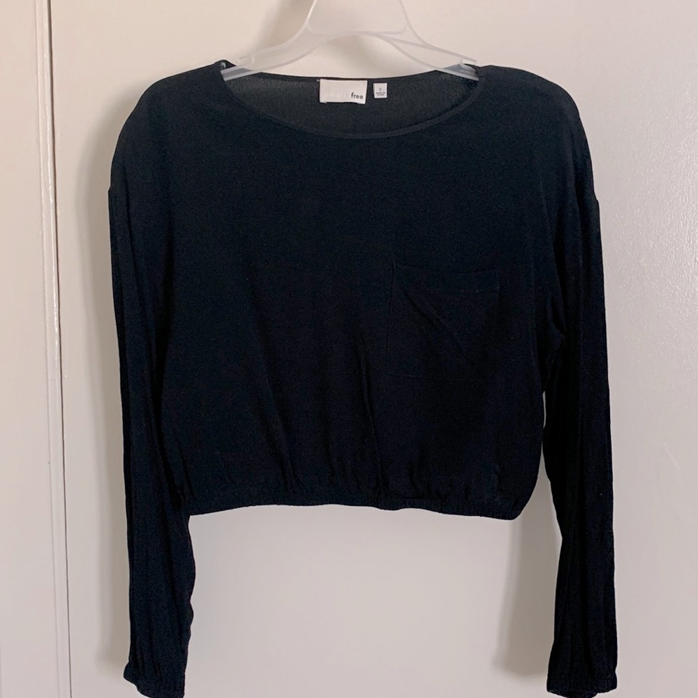 ARITZIA Long Sleeve Black Cropped Blouse